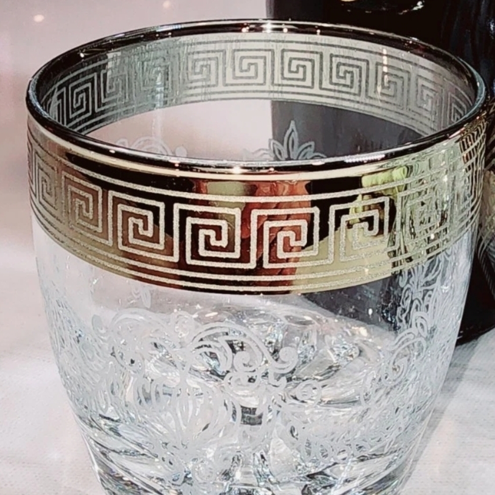 Elegant Gold Rimmed Glass Set - Picture 4 of 9